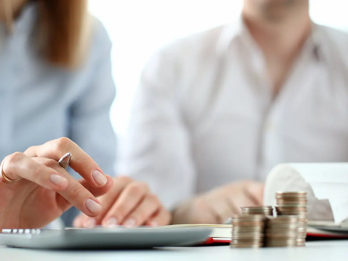 Qué es una comisión en finanzas